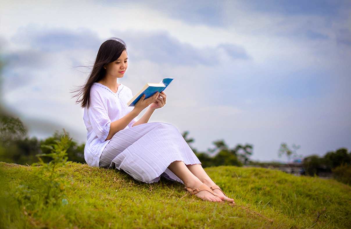 Đọc sách nuôi dưỡng trí tưởng tượng và sự sáng tạo. Ảnh: Internet