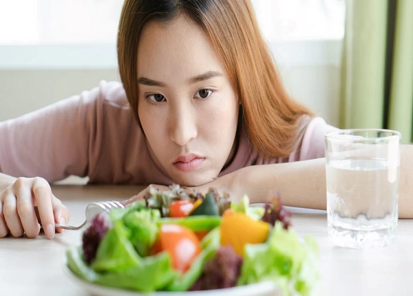 Bỏ bữa gây tác hại lớn đối với sức khỏe. Ảnh: Internet
