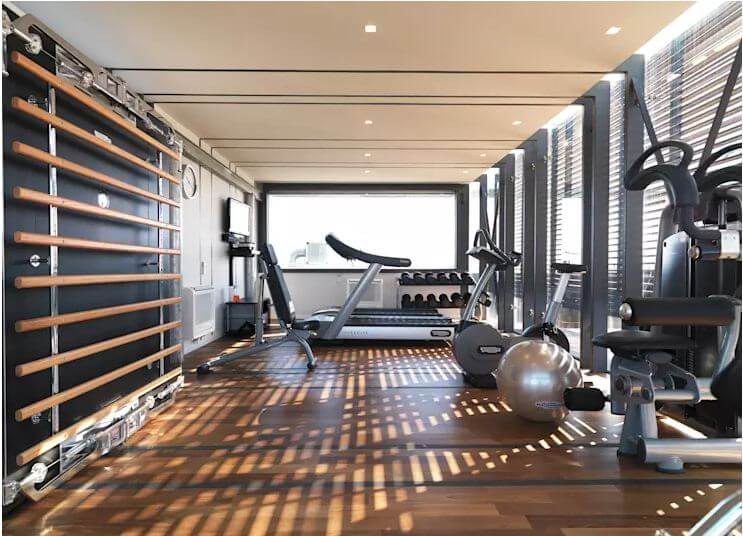 Tập gym tại nhà đem lại sự chủ động về thời gian nhưng vẫn có nhiều thách thức. Ảnh: Internet