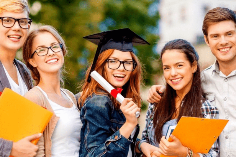 Vay để đi du học đem lại nhiều rủi ro. Ảnh: Internet
