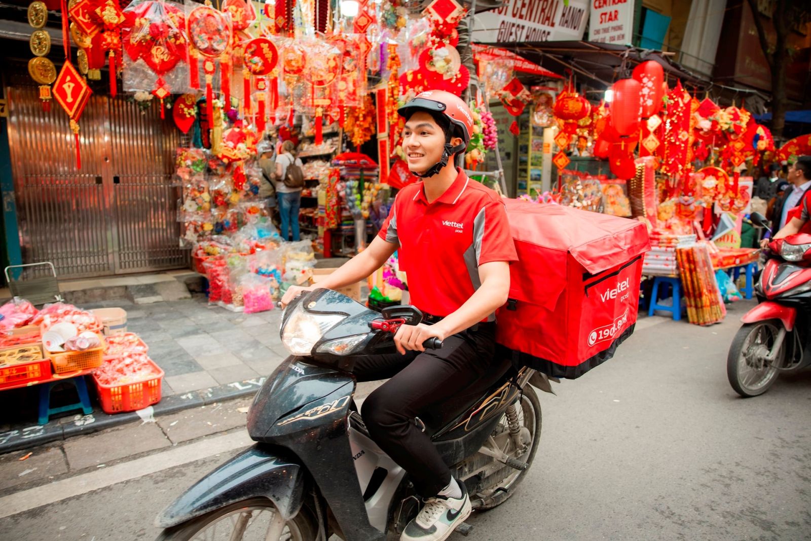Họ ưu tiên lựa chọn mua sắm trực tuyến. Ảnh: Internet