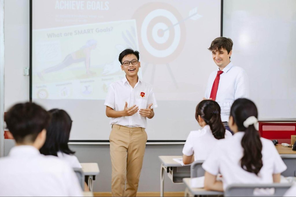 Đặt câu hỏi mở để tạo sự kết nối. Ảnh: Internet