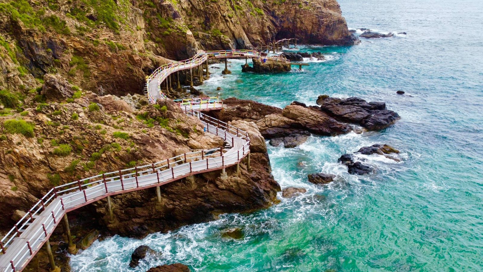Bãi biển Kỳ Co (Quy Nhơn, Bình Định). Ảnh: Internet