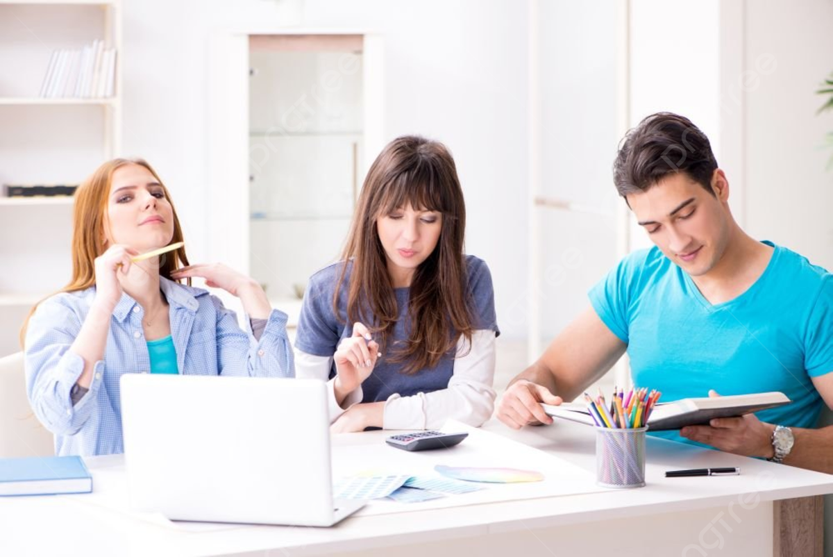 Chia sẻ lại kiến thức với bạn bè. Ảnh: Internet