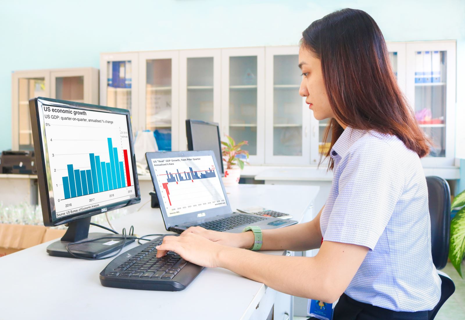 Học hỏi và nâng cao kiến thức về tài chính. Ảnh: Internet