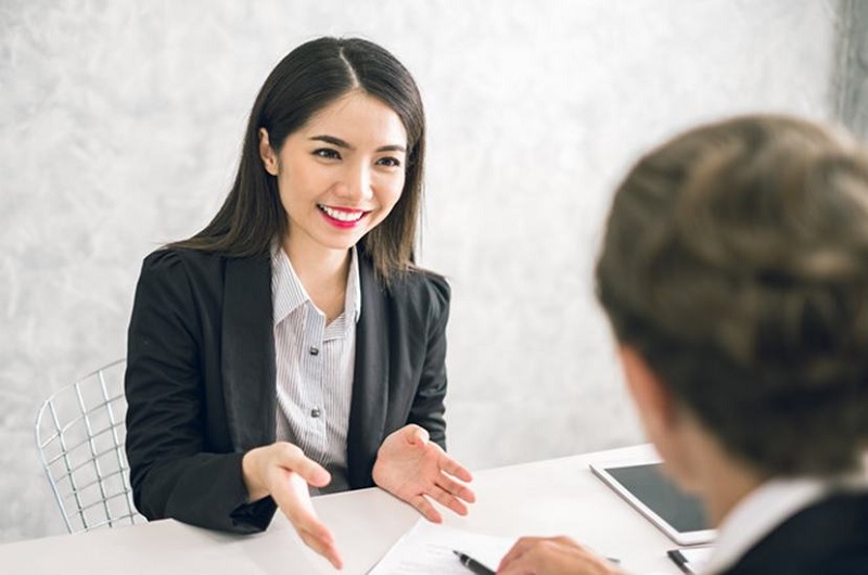 Chia sẻ những kiến thức của bản thân. Ảnh: Internet 