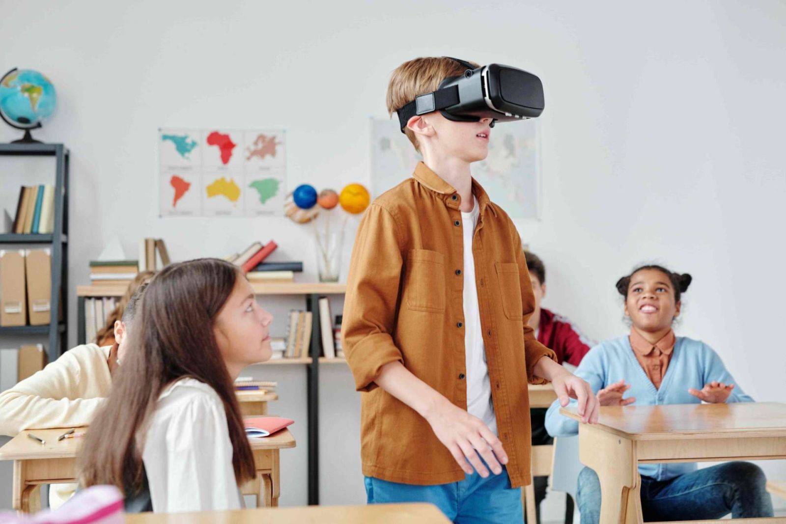 Giáo viên và học sinh phải được đào tạo để sử dụng hiệu quả. Ảnh: Internet